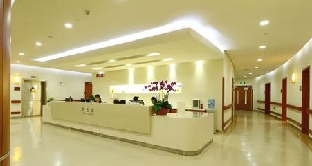 华邦瀛液晶拼接屏入驻香港大学深圳医院，科技赋能智慧医疗信息咨询服务新升级